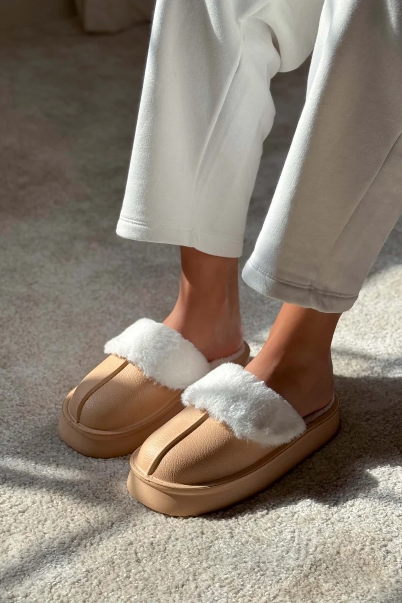 نيشانتاشي شوز Akali Nude Matte Furry Flat Sole Women's Home Slippers