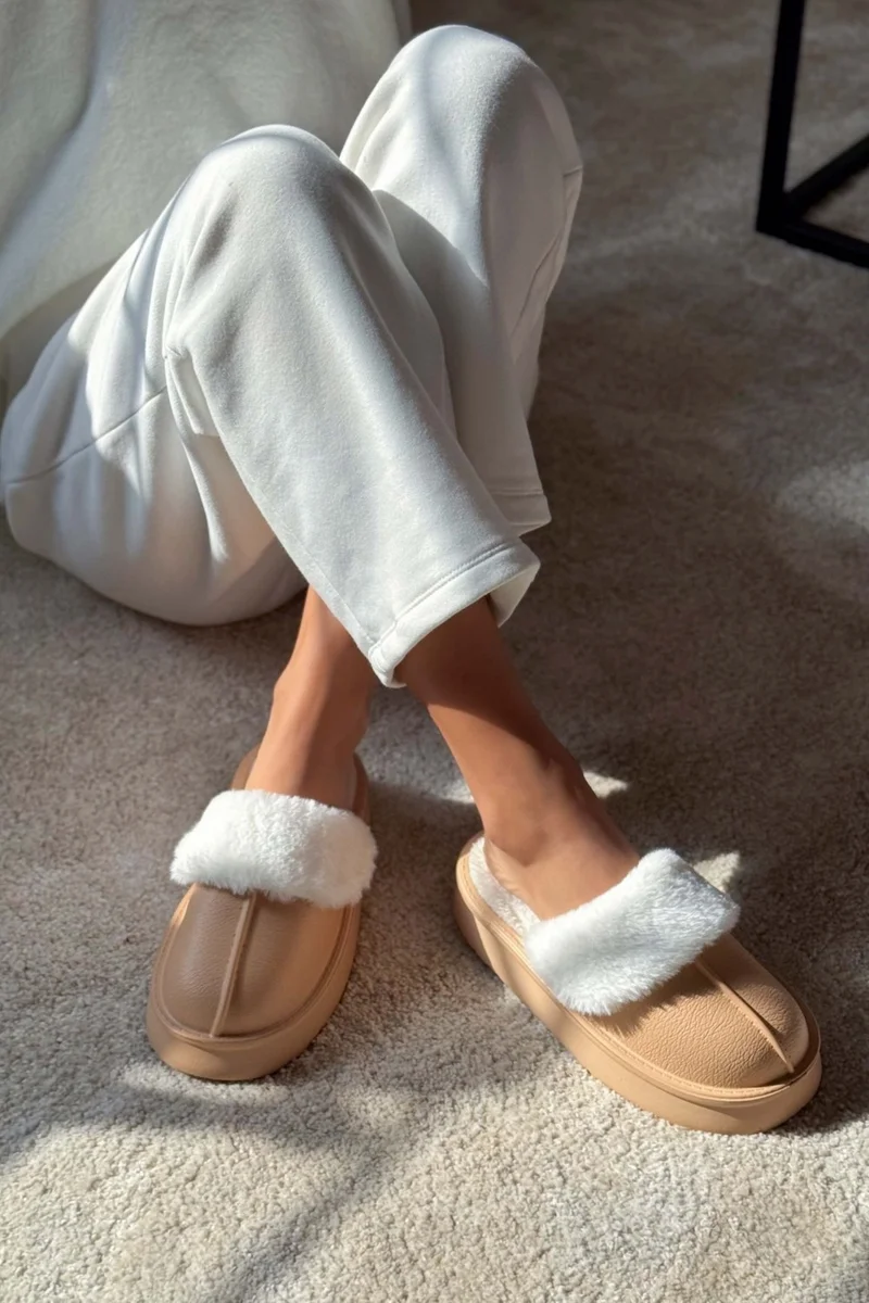 نيشانتاشي شوز Akali Nude Matte Furry Flat Sole Women's Home Slippers