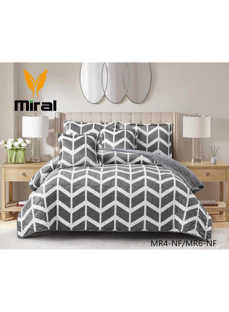 Miral Winter Comforter Set for One and a Half Bed, Compressed | Size 160×210 cm | 4 Pieces | Printed Front and Fur Back with Luxurious Hexagonal Design - Image 1