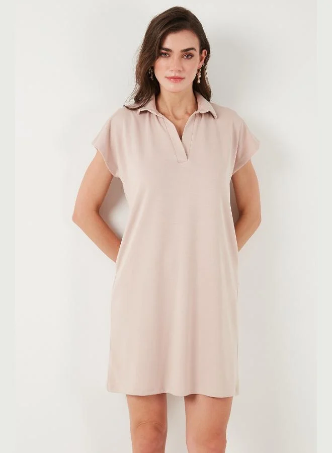 ليلا فستان قصير بياقة بولو بقصة عادية للنساء