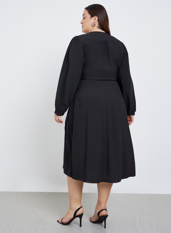 ستايلي فستان ميدي بمقاس كبير ونمط لف مع أكمام طويلة - Image 4