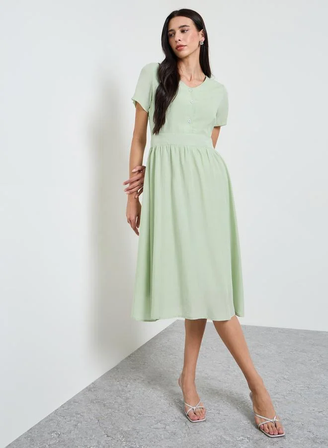 ستايلي Green Solid V Neck A-Line Midi Dress