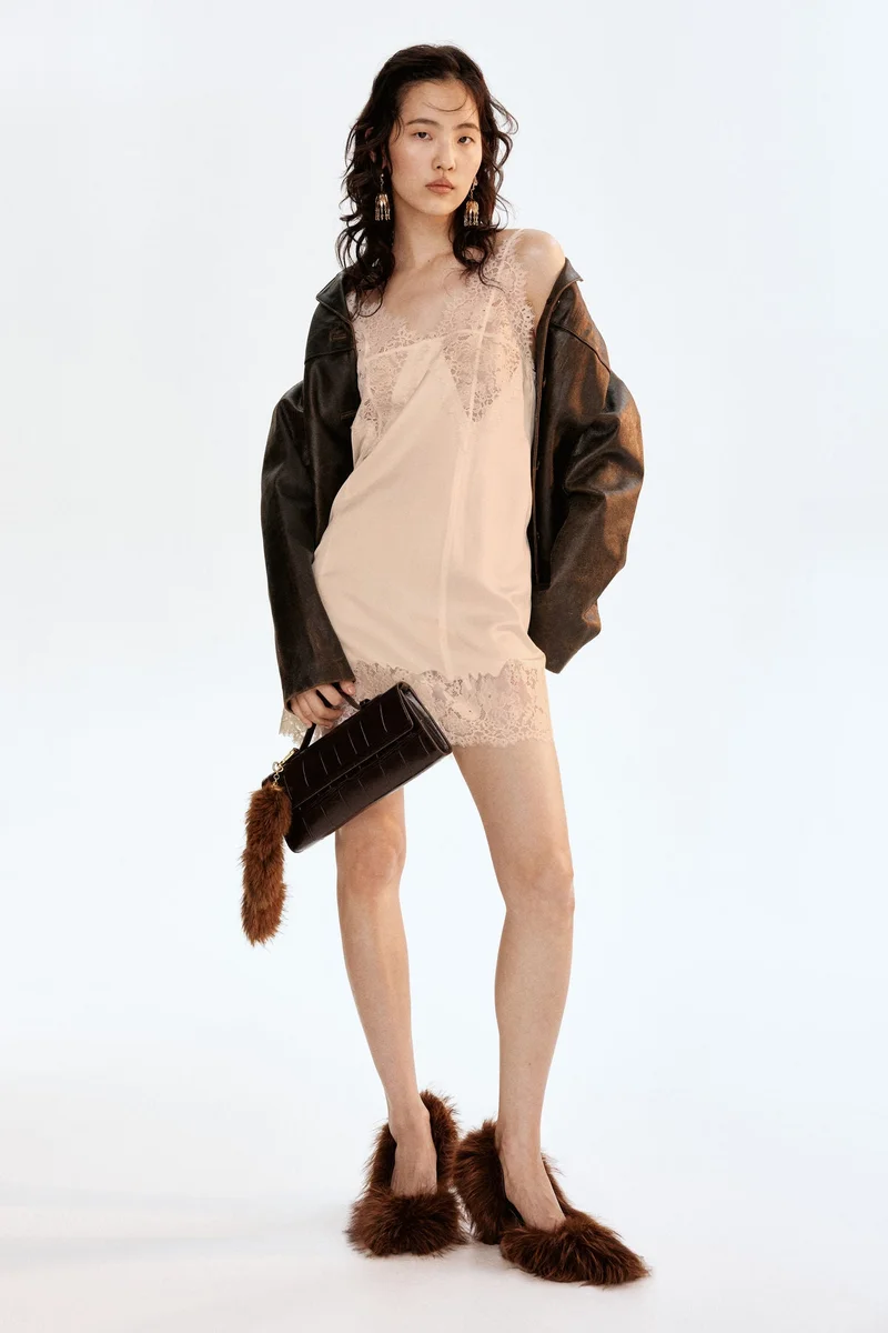 اتش اند ام فستان ساتان بحواف من الدانتيل