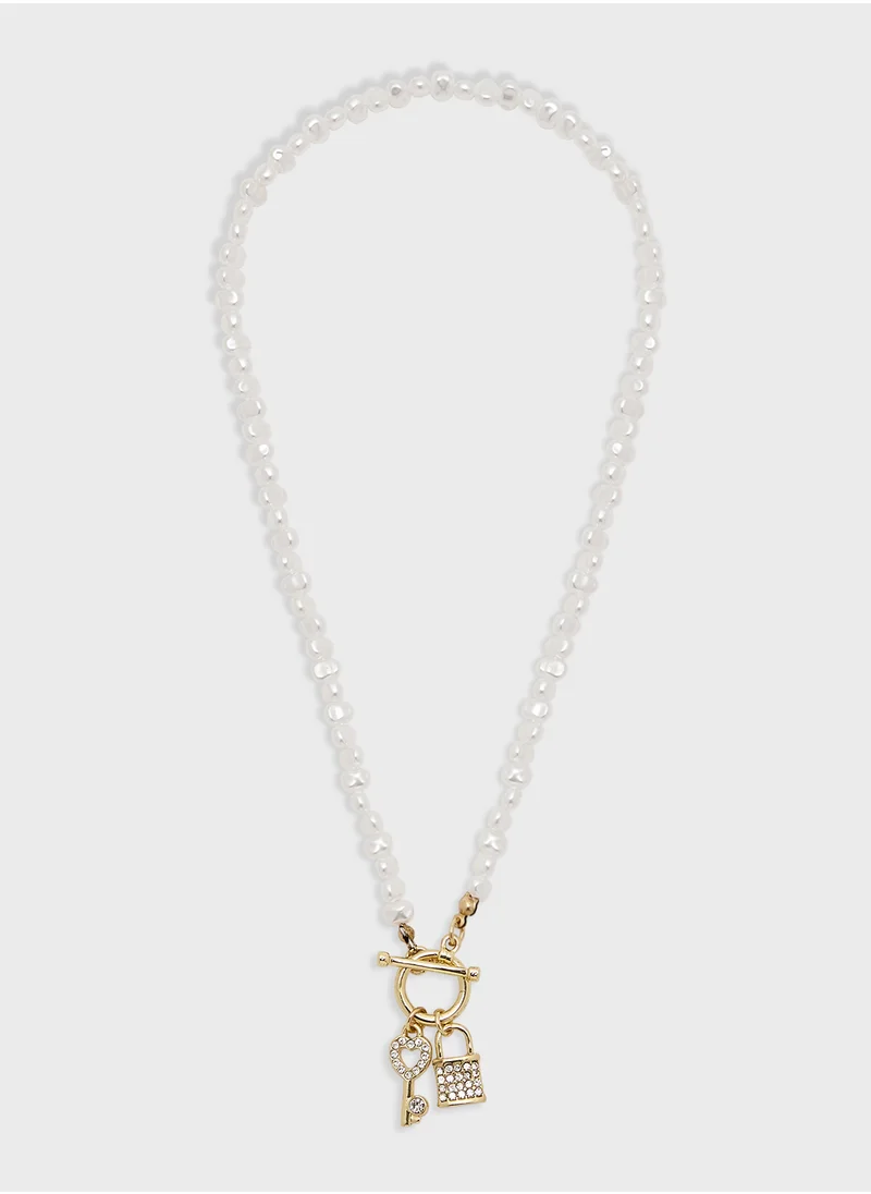 جينجر Lok & Key Pendant Pearl Necklace