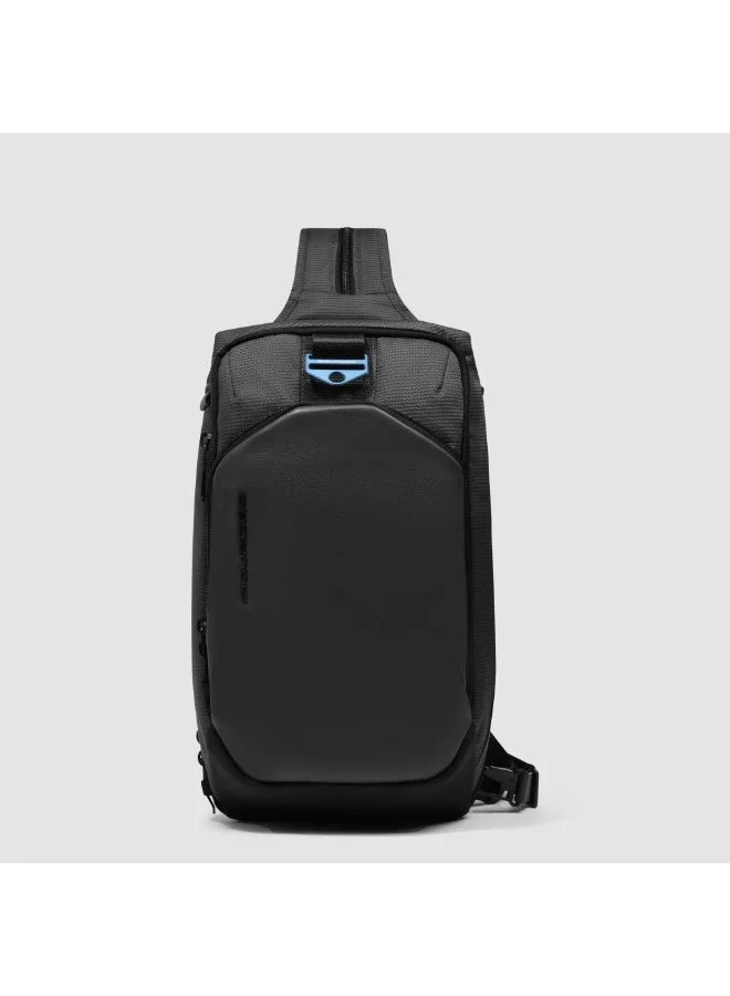 بيكوادرو حقيبة كتف قابلة للتحويل Piquadro CA6632S137 لجهاز iPad mini مع حماية RFID، مصنوعة من قماش معاد تدويره، ويمكن استخدامها كحقيبة كروس بودي أو حقيبة ظهر
