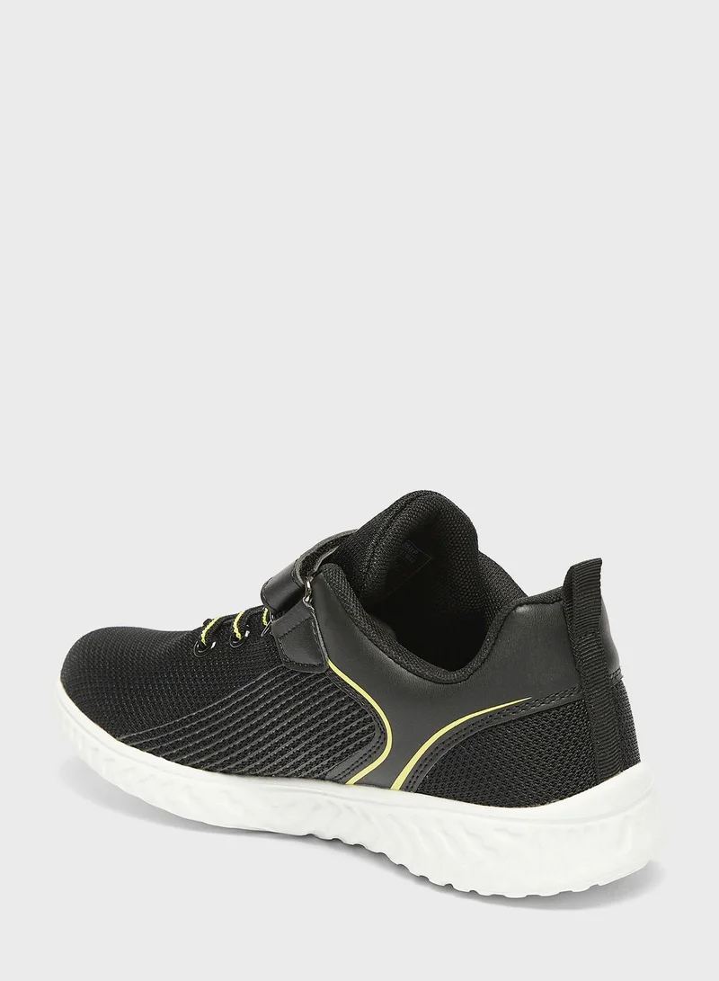 shoexpress Youth Low Top Velcro Sneakers