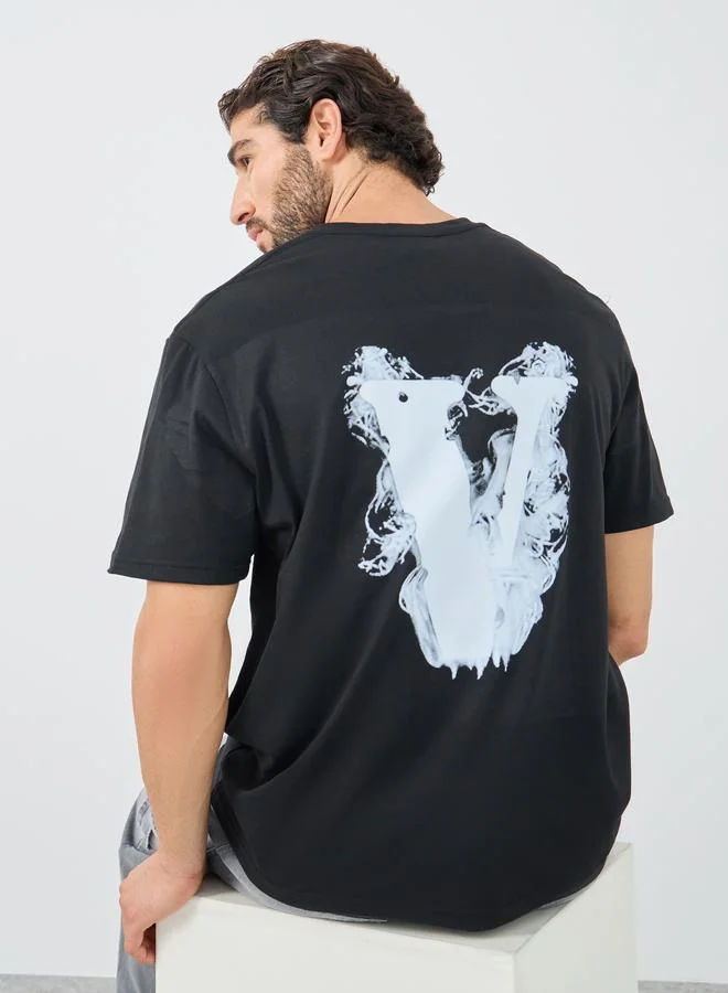 ستايلي تيشيرت أوفر سايز بياقة دائرية وطبعة جرافيك خلفية