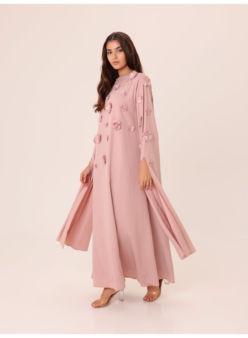 اكسا جلابية أنيقة مزينة بزهور ثلاثية الأبعاد وتفاصيل كريستال وأكمام ملكية - Image 3