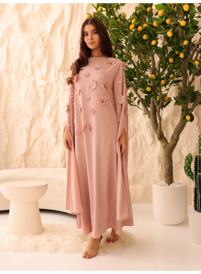 اكسا جلابية أنيقة مزينة بزهور ثلاثية الأبعاد وتفاصيل كريستال وأكمام ملكية - Image 1