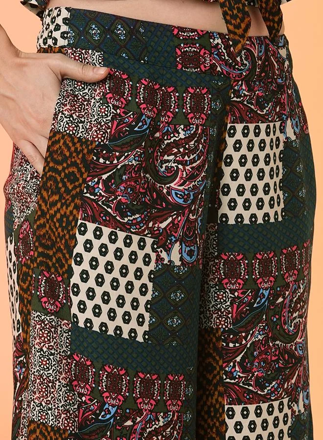 جلو باص طقم بلوزة بيبلوم قصيرة بربطة خصر مع بنطال واسع