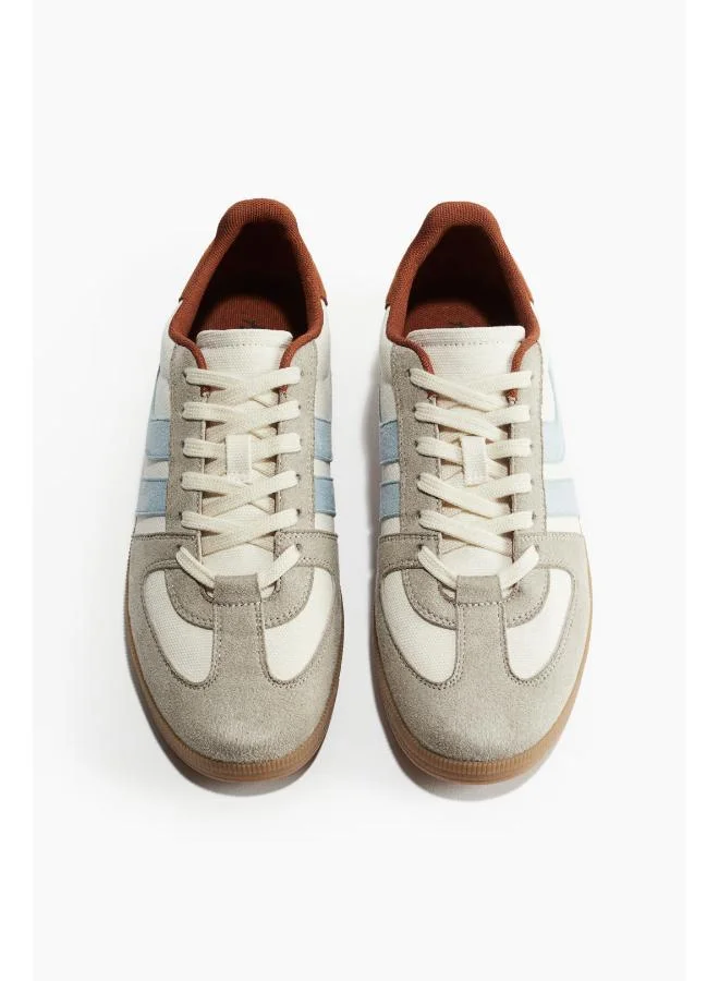 اتش اند ام أحذية رياضية