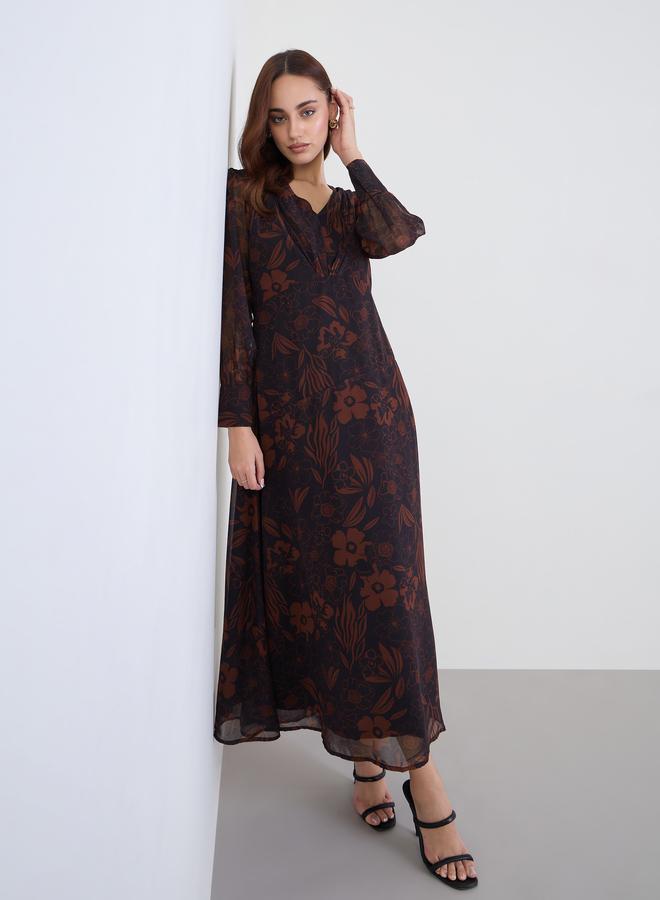 ستايلي فستان طويل مطبع بزهور ومزين بكسرات مطوية - Image 2