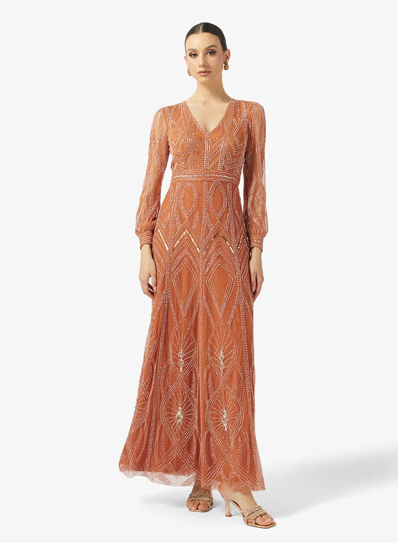 اميليا روز فستان ماكسي مزين بياقة على شكل حرف