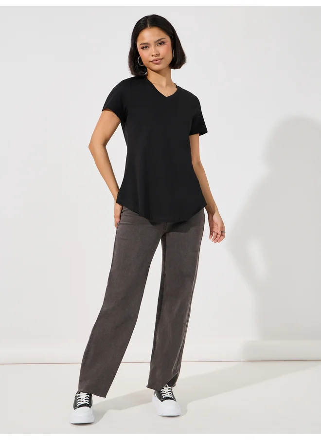 Aria Romance ARIA ROMANCE Basic V Neck Curved Hem T-Shirt
