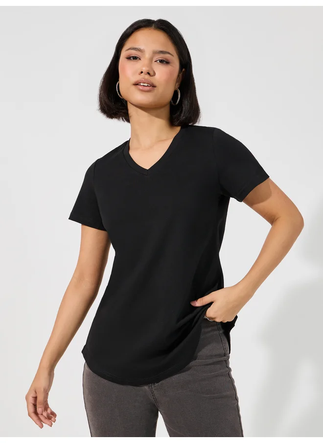Aria Romance ARIA ROMANCE Basic V Neck Curved Hem T-Shirt