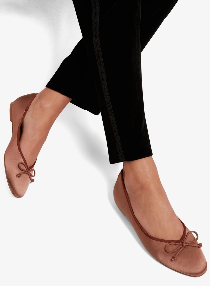 تيد بيكر باليرينا ساليي