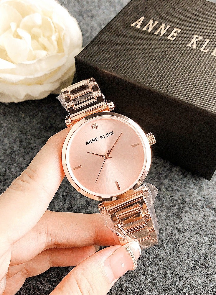 ساعة آن كلاين النسائية الدائرية كوارتز باللون الذهبي الوردي مع حزام من الفولاذ المقاوم للصدأ باللون الذهبي الوردي - view 2