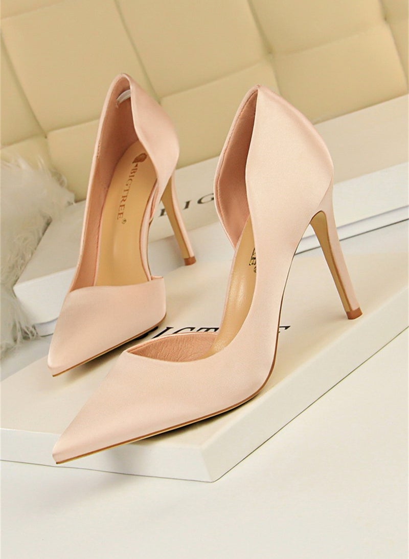 BIGTREE كعب عال ساتان 9.5 سم للنساء بفم ضحل وجوانب مدببة مجوفة باللون الوردي - Image 1