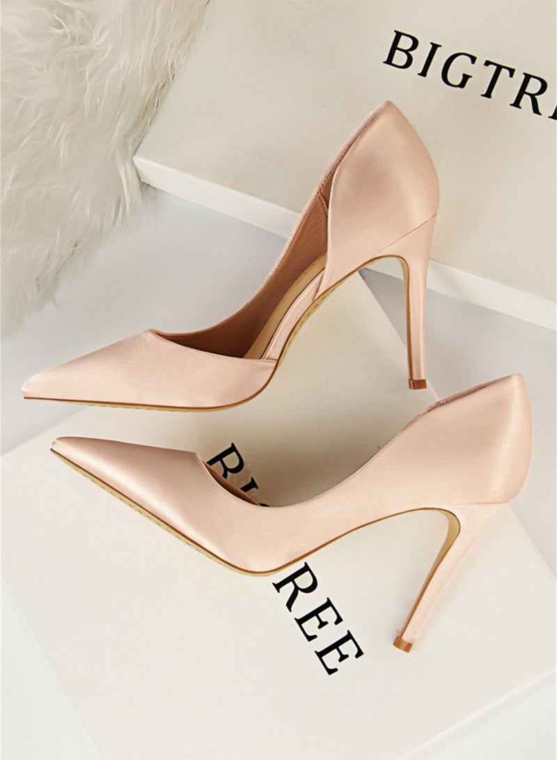 BIGTREE كعب عال ساتان 9.5 سم للنساء بفم ضحل وجوانب مدببة مجوفة باللون الوردي - Image 2