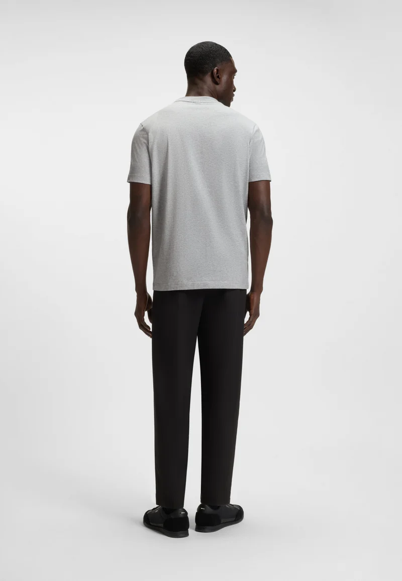 بوس تيشيرت بقصة عادية قطن مطاطي بشعار متباين