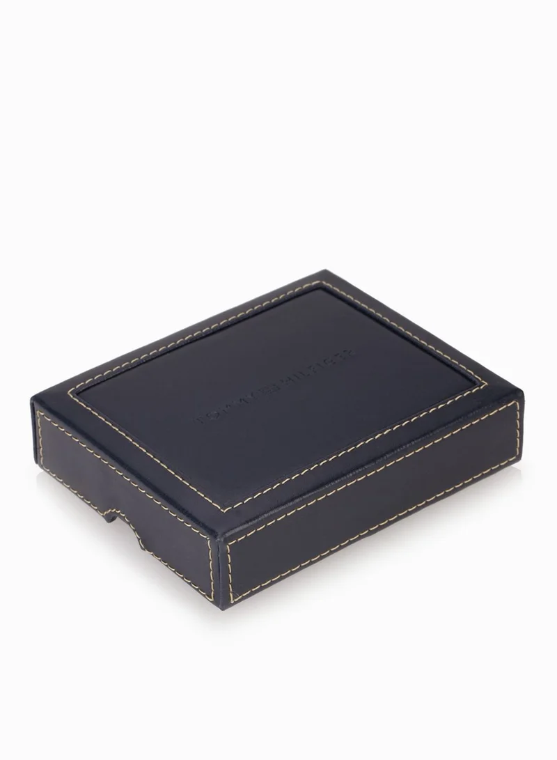 TOMMY HILFIGER Passcase Billfold Wallet