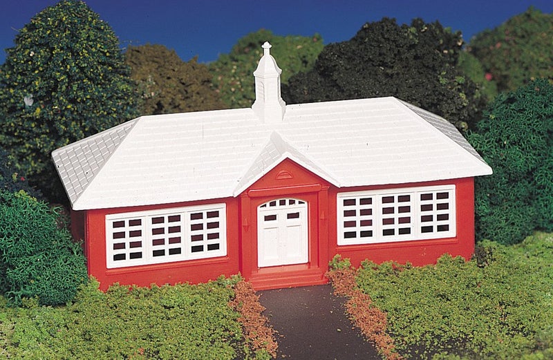 Bachmann Trains - PLASTICVILLE U.S.A. BUILDINGS â€“ CLASSIC KITS - SCHOOL HOUSE - HO Scale - Image 2