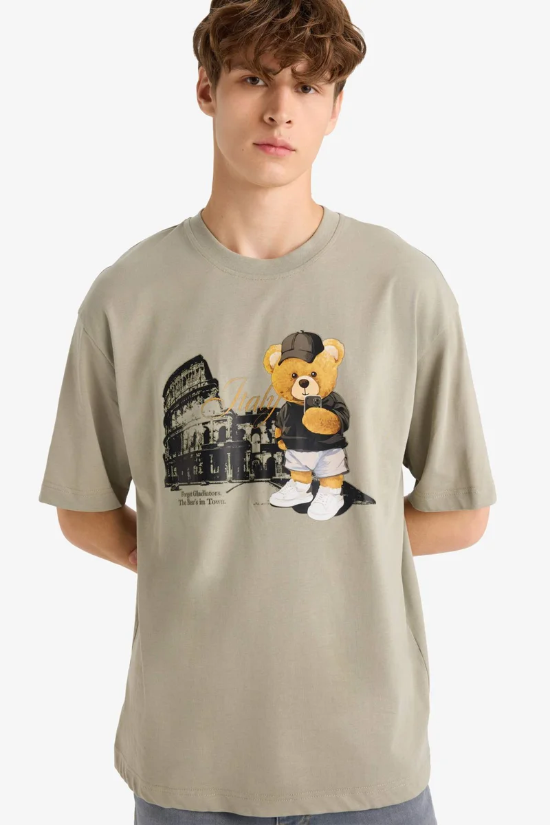 ديفاكتو Boxy Fit Crew Neck Printed Short Sleeve T-Shirt