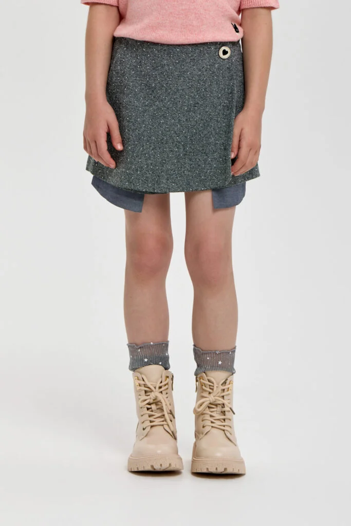 شوبيت تنورة شورت مزينة بالترتر الرمادي - شوبيت