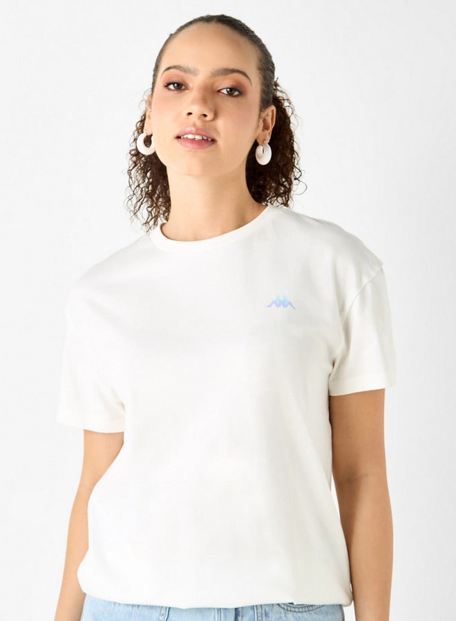 كابا تيشيرت بياقة ضيّقة وأكمام قصيرة وطبعات من كابا - Image 3