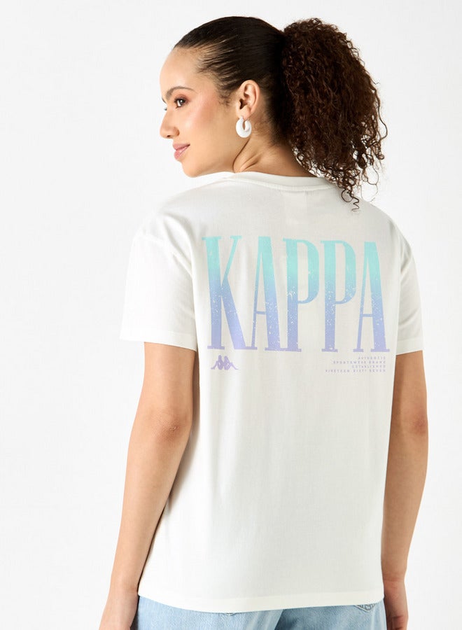 كابا تيشيرت بياقة ضيّقة وأكمام قصيرة وطبعات من كابا - Image 1