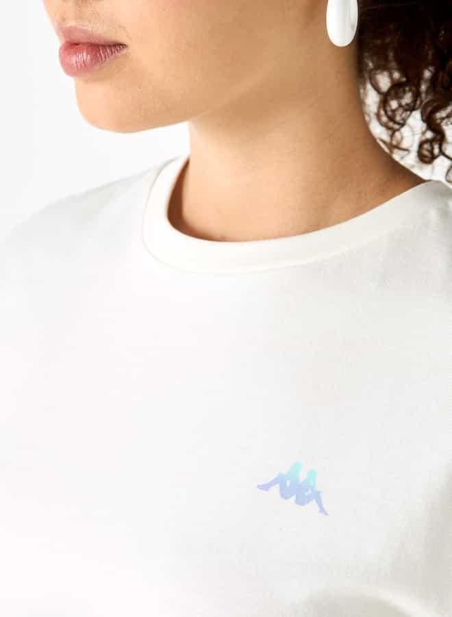 كابا تيشيرت بياقة ضيّقة وأكمام قصيرة وطبعات من كابا - Image 4