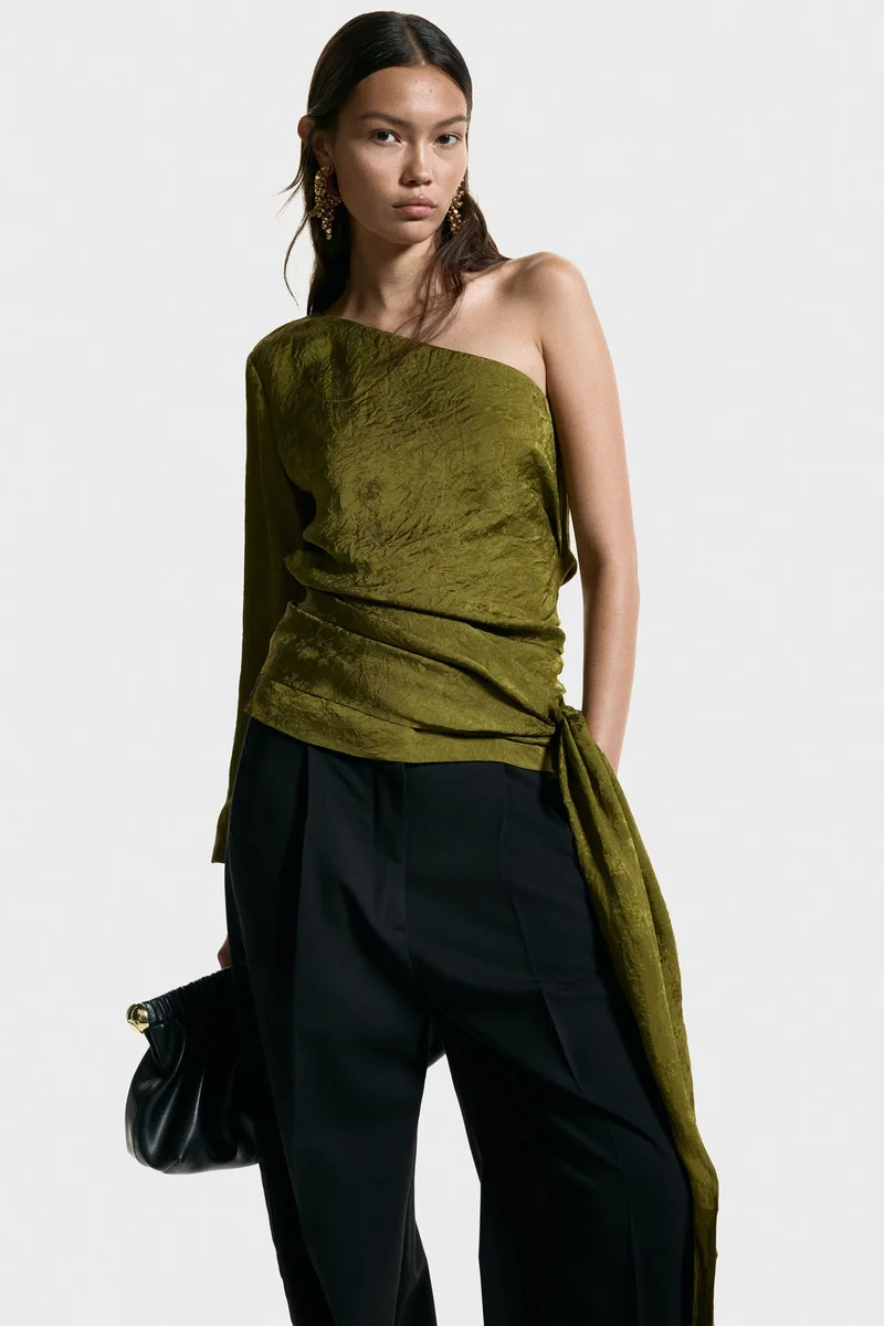 اتش اند ام بلوزة بكتف واحد من نسيج جاكار منسوج