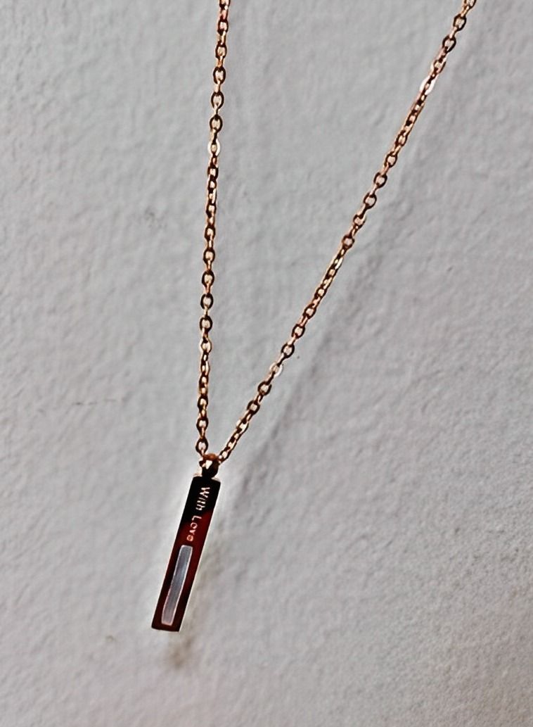 An elegant golden necklace - Image 3