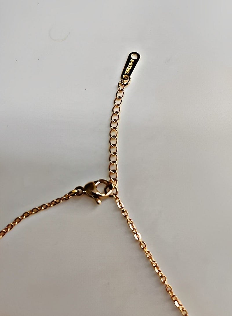 An elegant golden necklace - Image 2