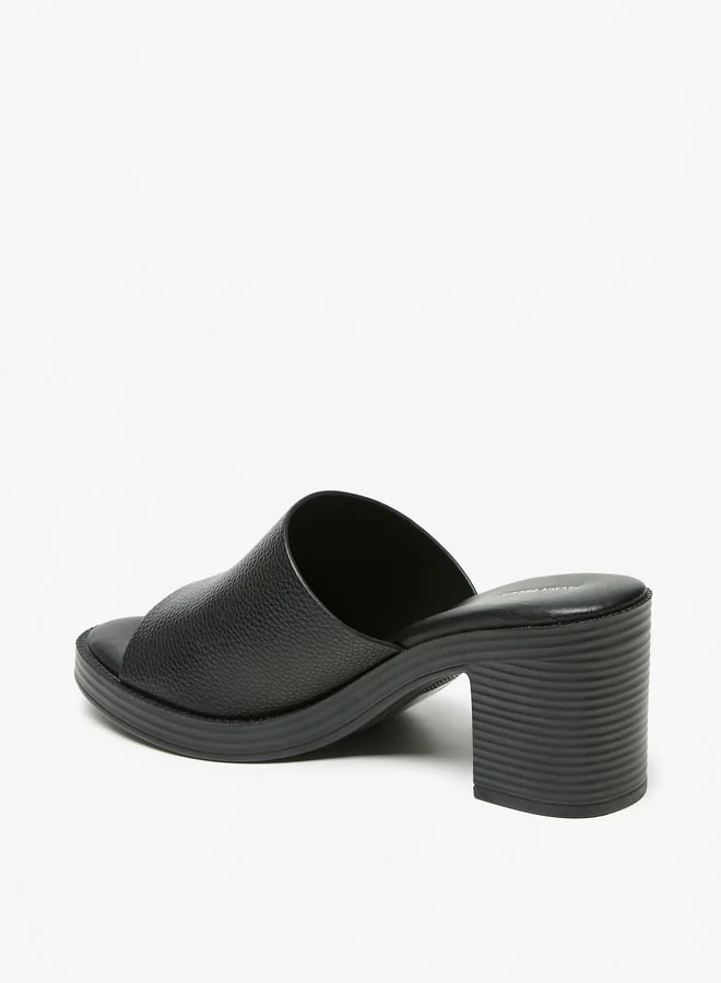 فلورا بيلا من شو إكسبرس Women's Textured Slip-On Sandals With Block Heels