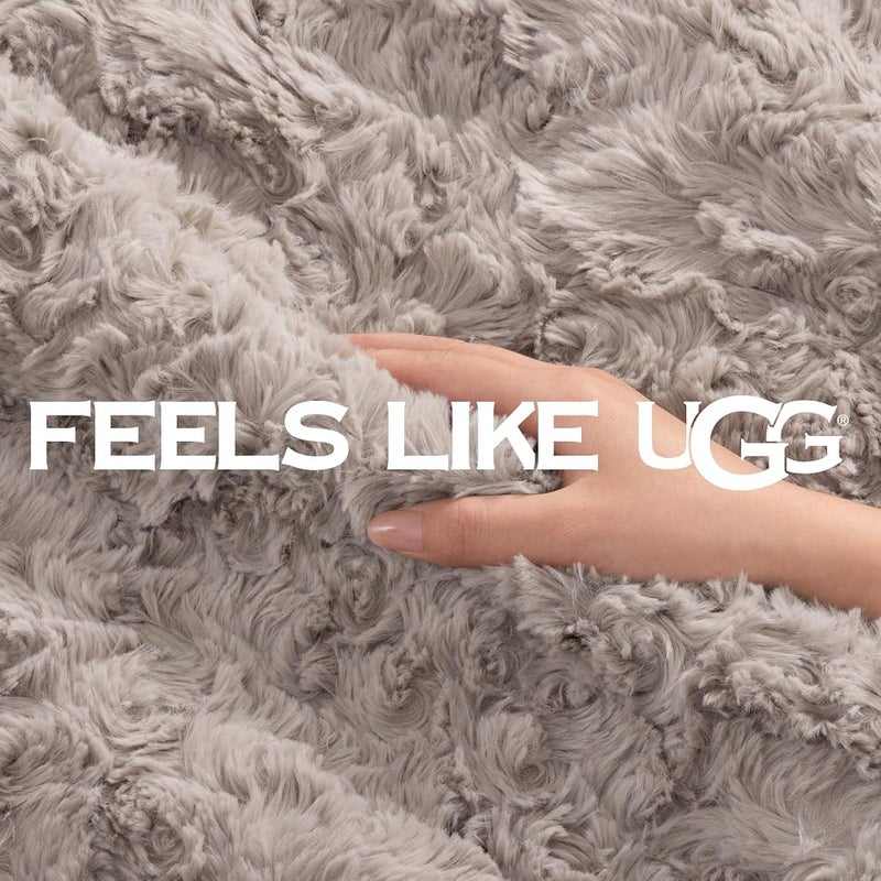 أوغ UGG – بطانية Adalee: بطانية ناعمة مصنوعة من فرو صناعي، بلون أويستر - Image 3