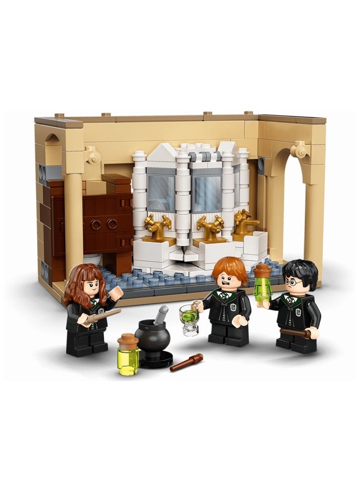 LEGO - LEGO Hogwarts: Polyjuice Potion Mistake Set 76386 - Image 1