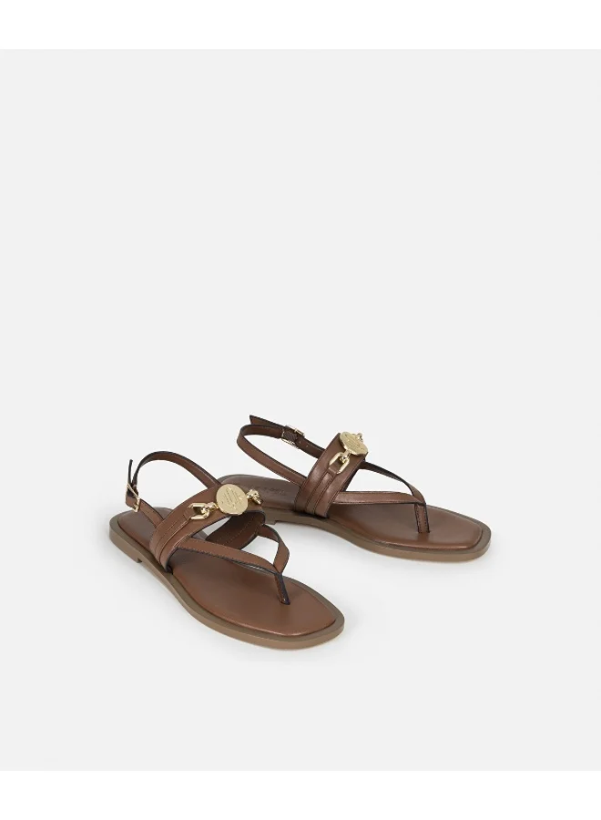 إبيكيول Monogram Buckle Sandals