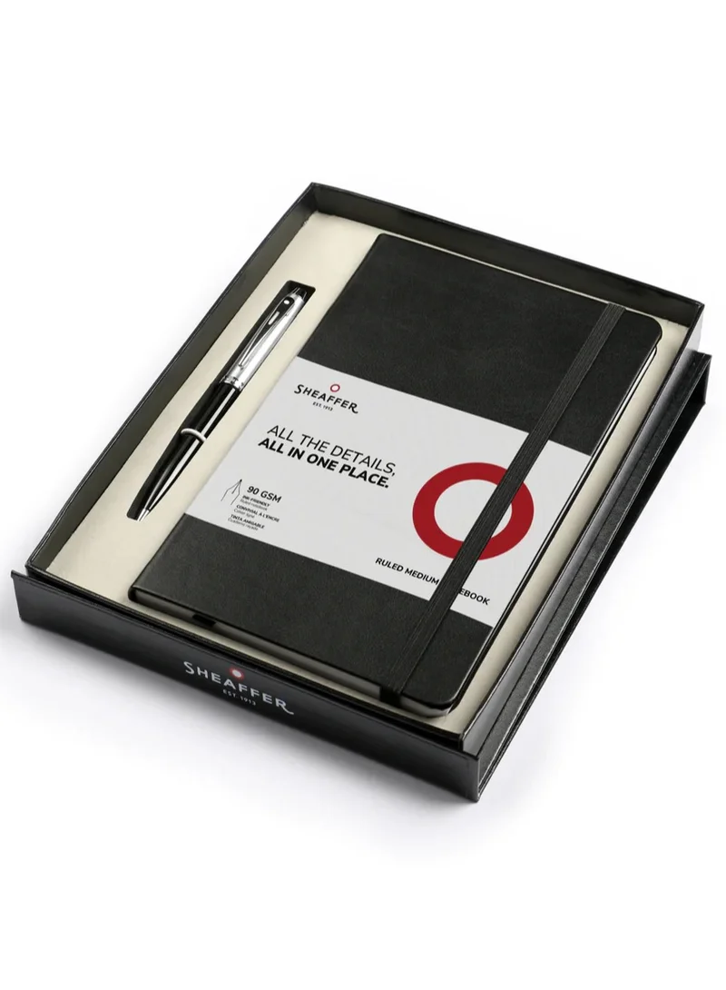 شيفر مجموعة هدايا Sheaffer® مع قلم حبر جاف S100 9313 باللون الأسود اللامع مع حواف من الكروم ودفتر ملاحظات متوسط الحجم