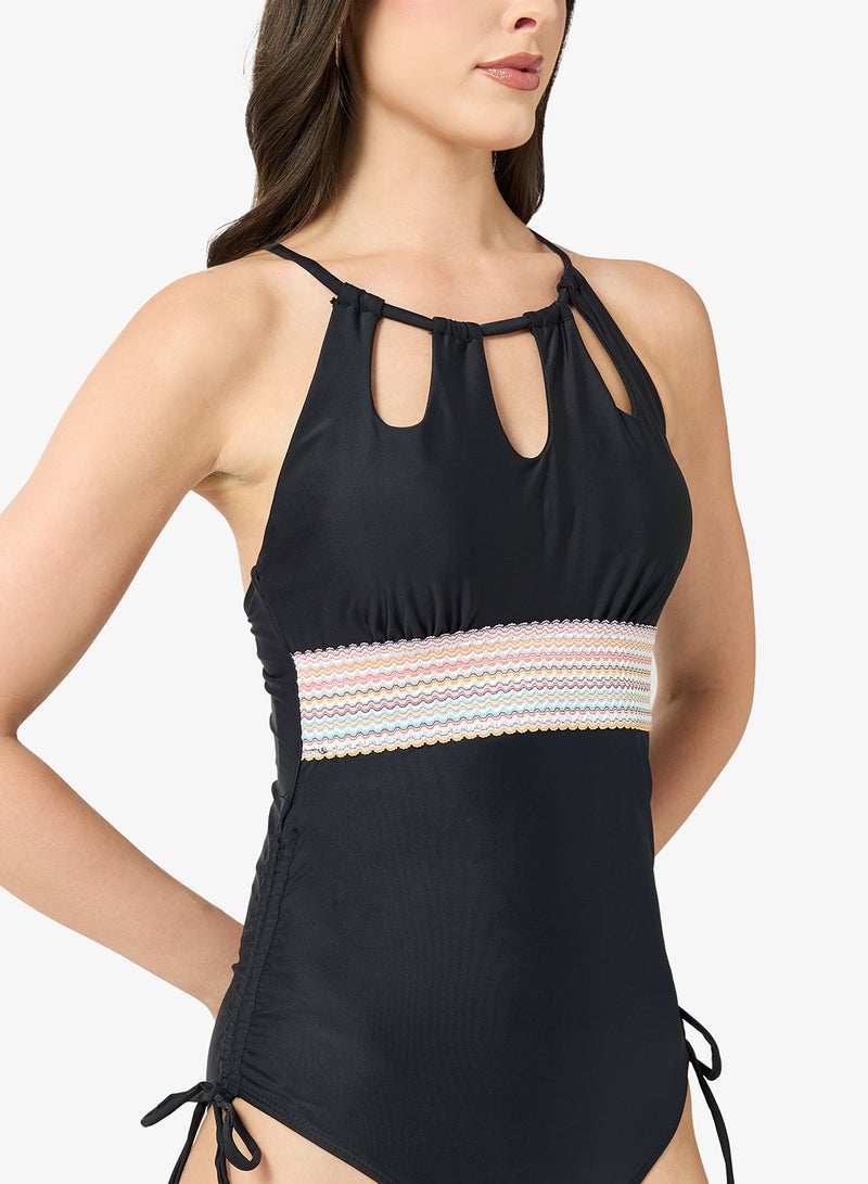 ايلا صدرية سباحة بياقة هالتر وتفاصيل ربط - Image 3