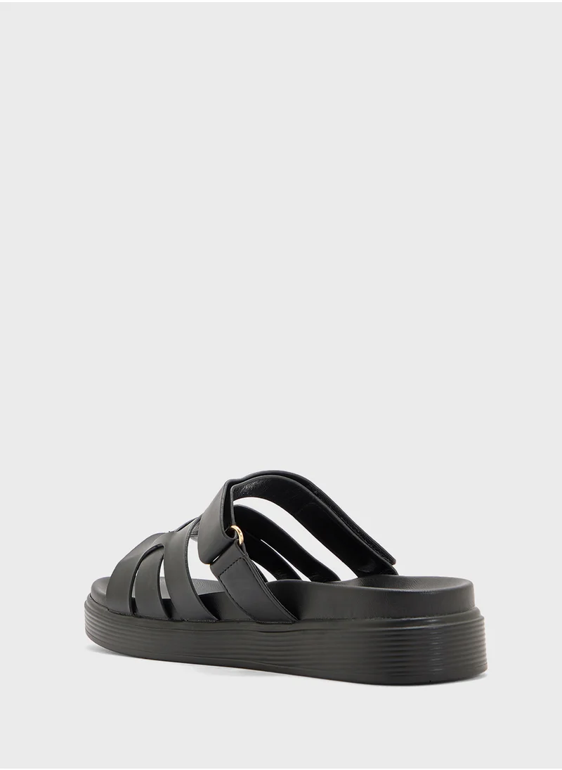 Clowse Chunky Flat Sandal