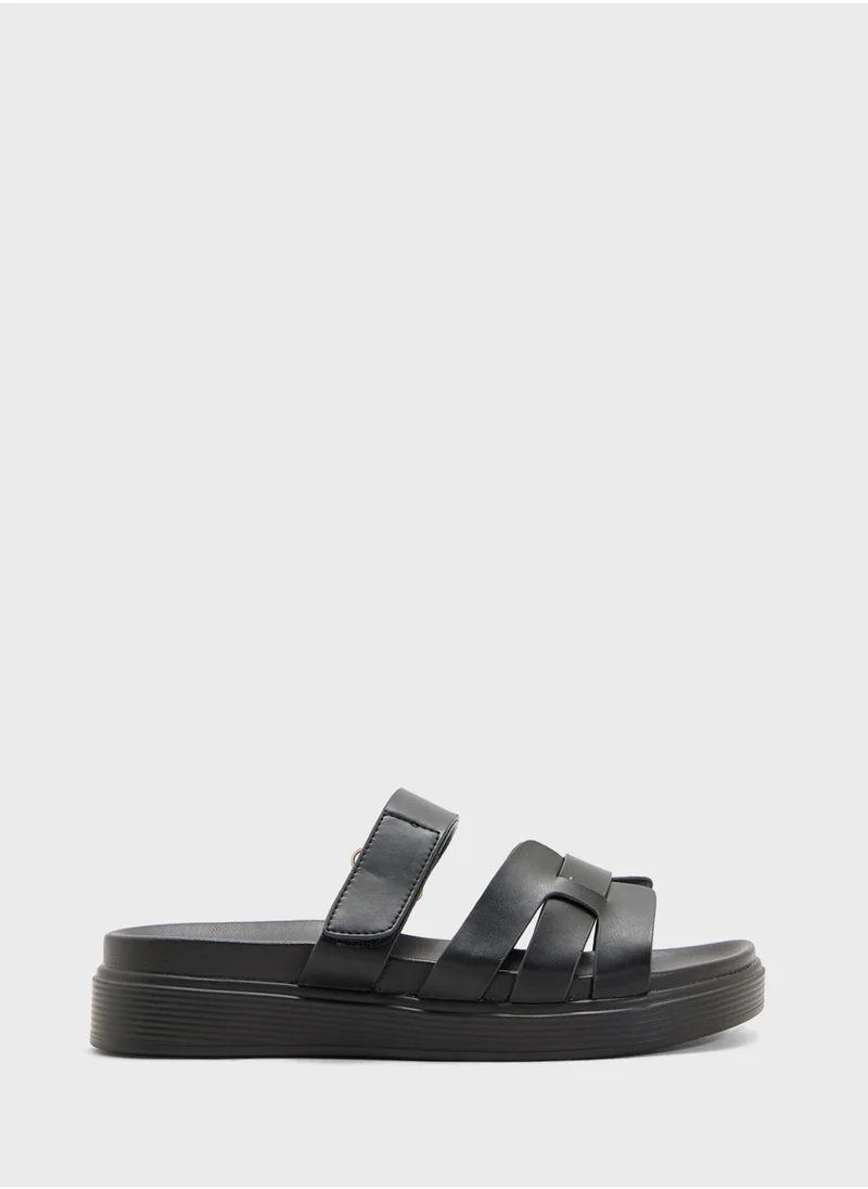 Clowse Chunky Flat Sandal