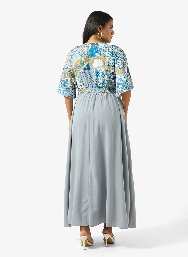 ايلا بلس فستان مطبوع بكسرات