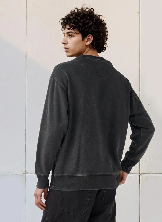 اس بي كاركترز سويت شيرت بطبعة نيرفانا