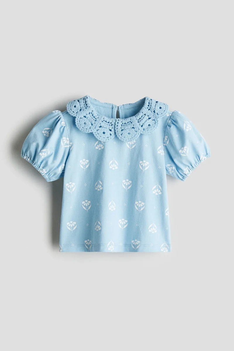 اتش اند ام بلوزة بقبة من نسيج بنمط كروشيه