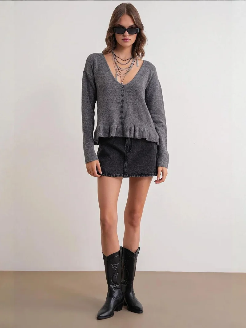 MixRay Mixray Lightweight V-Neck Knit Top with Button Detail