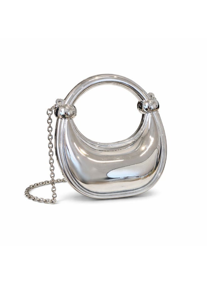 شنطة يد نسائية ميتالك ڤرنيه صغيرة بخامة معدن لامعة تضيف لمسة فخامة وأناقة لأي لوك. تصميم عصري وخفيف، مثالية للمناسبات، الأعياد، والسهرات والخروجات اليومية. عملية وأنيقة وسهلة الحمل - Image 1