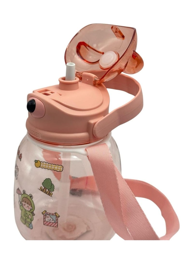 كيوشوب زمزمية أطفال من كيوشوب بشكل دب لطيف – سعة 1.5 لتر ماصة للشرب + حزام للرقبة + ماسكة مريحة – مثالية للمدرسة، الحضانة والخروجات الطويلة داعًا للتعبة المتكررة - Image 2