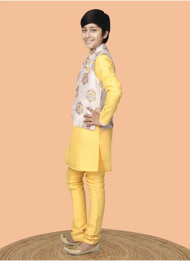 ليلك Kurta Pyjama Set with Printed Nehru Jacket