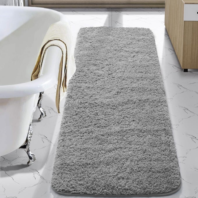 BATHROOM RUG RUNNER 24X60 INCH SOFT THICK ABSORBENT MICROFIBER BATH RUGS FOR BATHROOM MACHINE WASHABLE SHAGGY PLUSH NON SLIP BATH MAT FOR TUB SHOWER FLOOR QUICK DRY MATS GREY